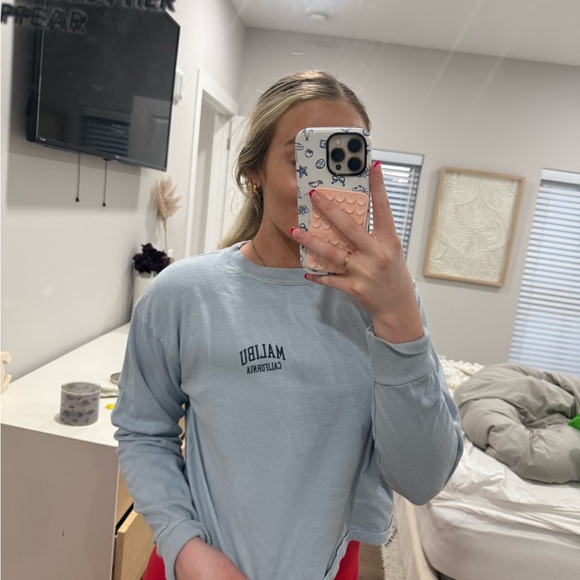 Brandy Melville malibu long sleeve - Picture 2 of 9